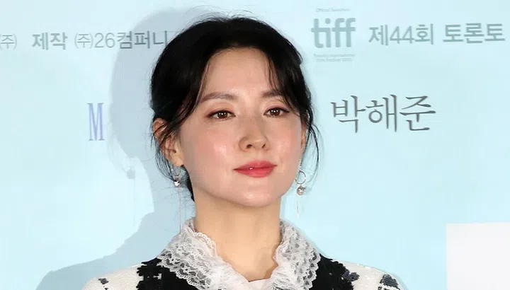 S. Korean actress Lee Young-aeSouth Korean actress Lee Young-ae, who stars in the new movie "Bring Me Home," poses for a photo during a publicity event in Seoul on Nov. 19, 2019. The movie which tells the story of a dedicated mother in search of her missing son, will hit local screens on Nov. 27. (Yonhap)/2019-11-20 07:55:42/