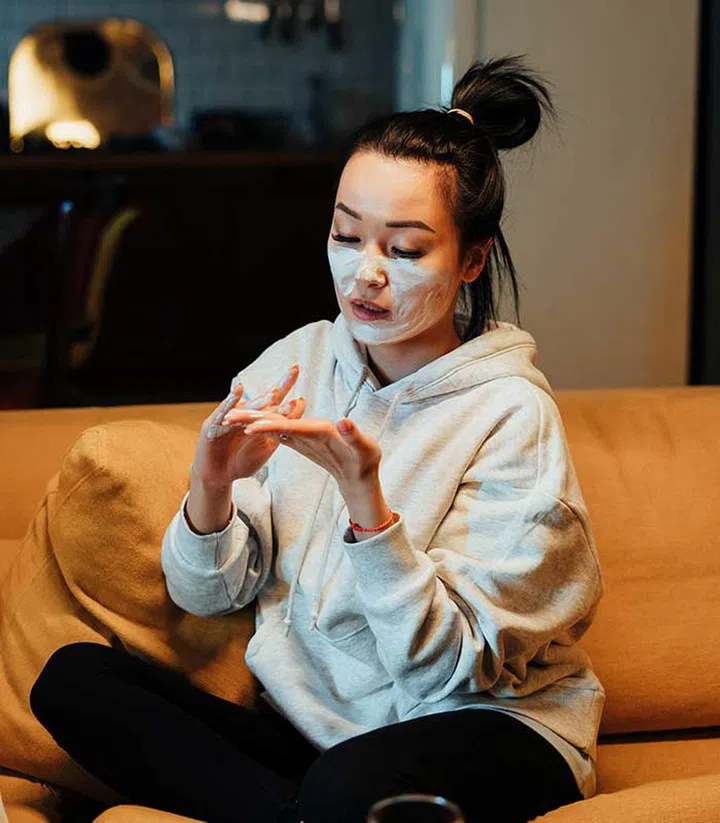 Avoid products that contain synthetic fragrances, alcohol and alphahydroxy acid (AHAs). (Photo by cottonbro from Pexels)