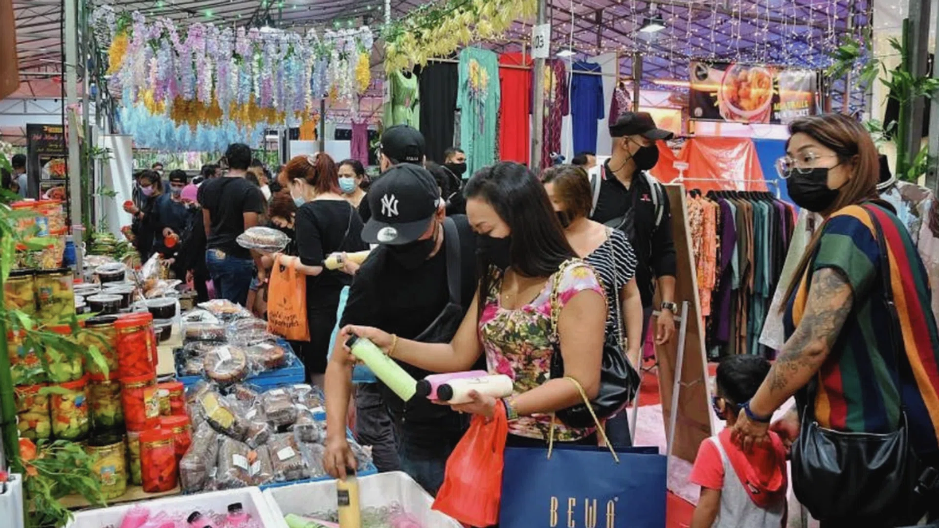 The annual Ramadan bazaar will return to Geylang Serai on March 17. PHOTO: ST FILE