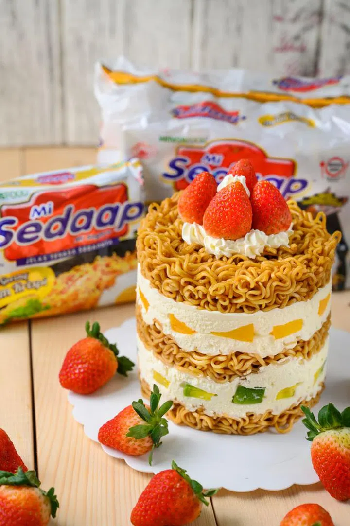 Mi-Sedaap-goreng-asli_oodles-of-fun_fruit-layer-cake-portrait