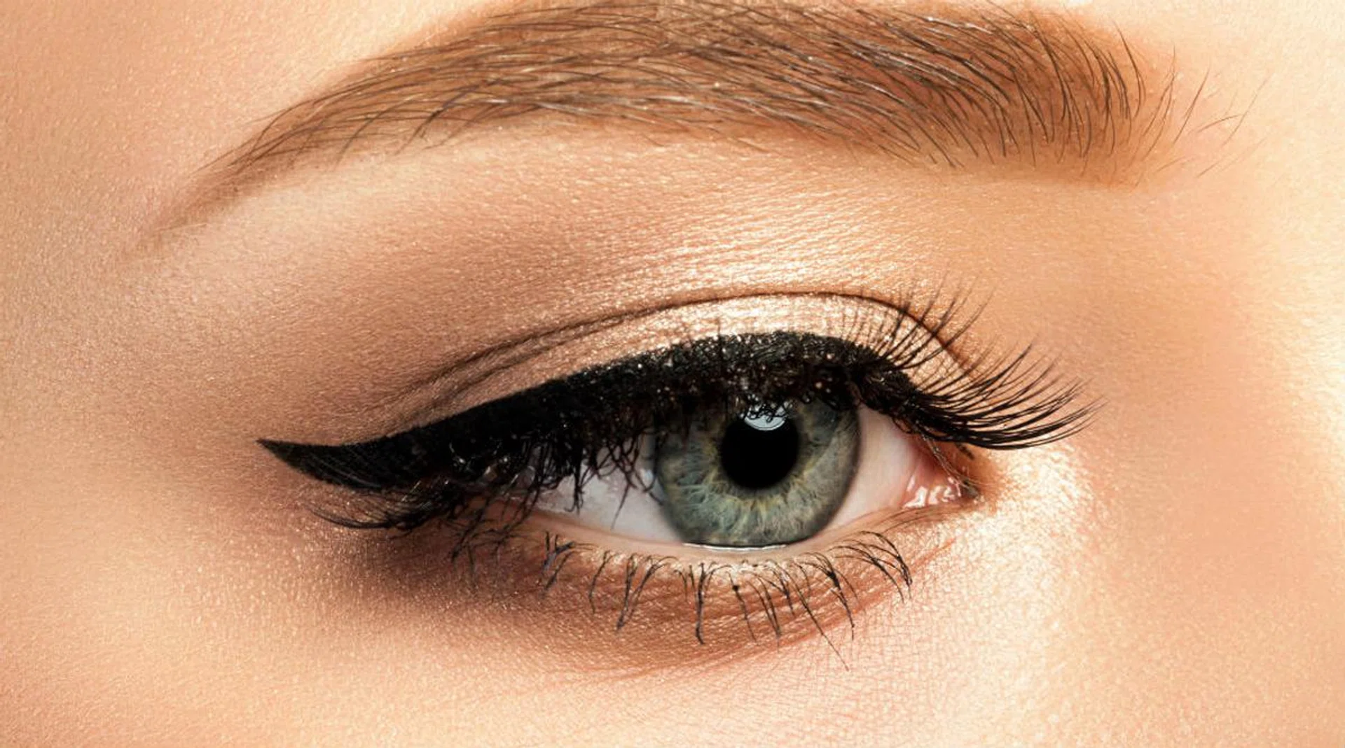 The Best Smudge-Proof Eyeliners That Will Last You The Whole Day - Featured