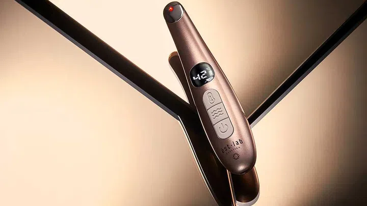 ést.lab’s OptimaLift A+ Intelligent Eye Revitaliser ($106) is a must-have for time-starved ladies on the go like me.