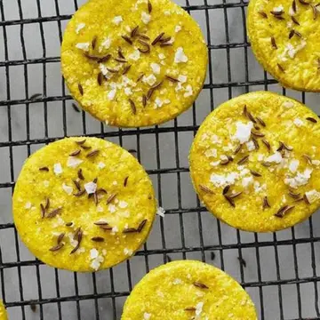 Curry Caraway Crackers