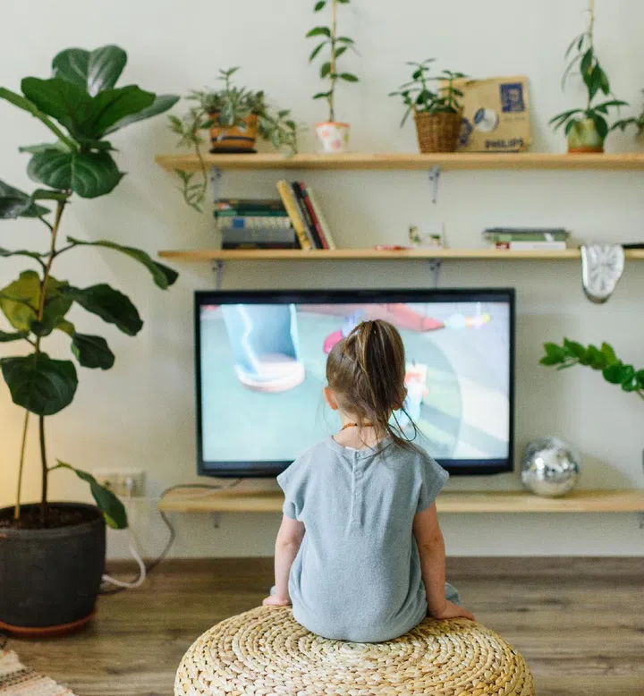 According to child behavioural therapist from Mindful Bear, Xin Xuan, parents should not omit crucial information related to bad news from children. (Photo Pexels Ksenia Chernaya)