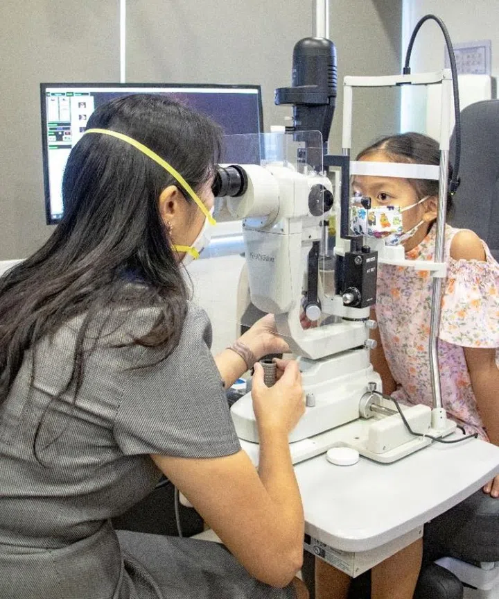 Alana Ting getting her eyes tested by her ophthalmologist Dr Ngo