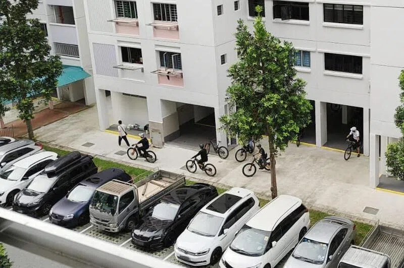 居民诉：脚踏车队清早聚楼下扰民