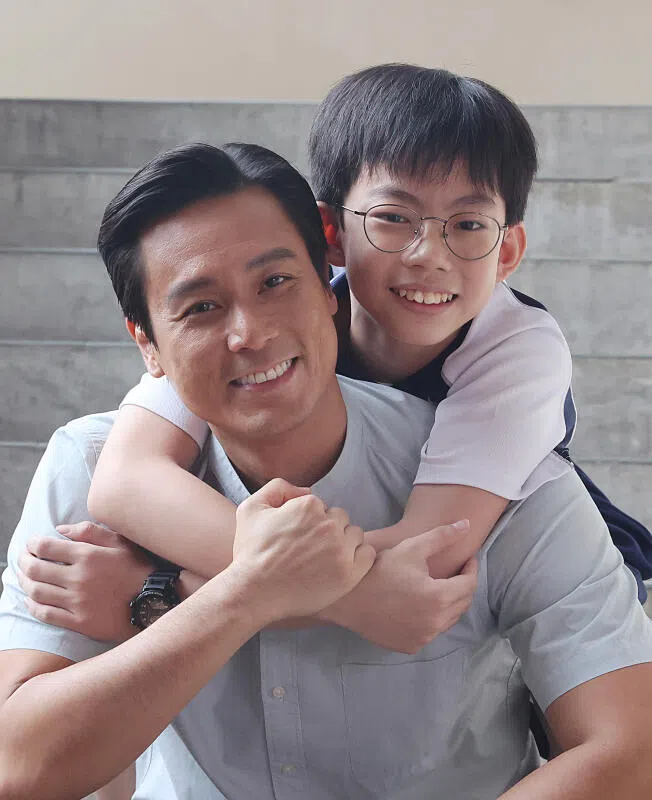 陈邦鋆与饰演儿子的洪御凯，戏内戏外都培养了好感情。（蔡振鸿摄）