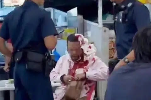 高声点咖啡酿争执 德士叔遭老板刺伤