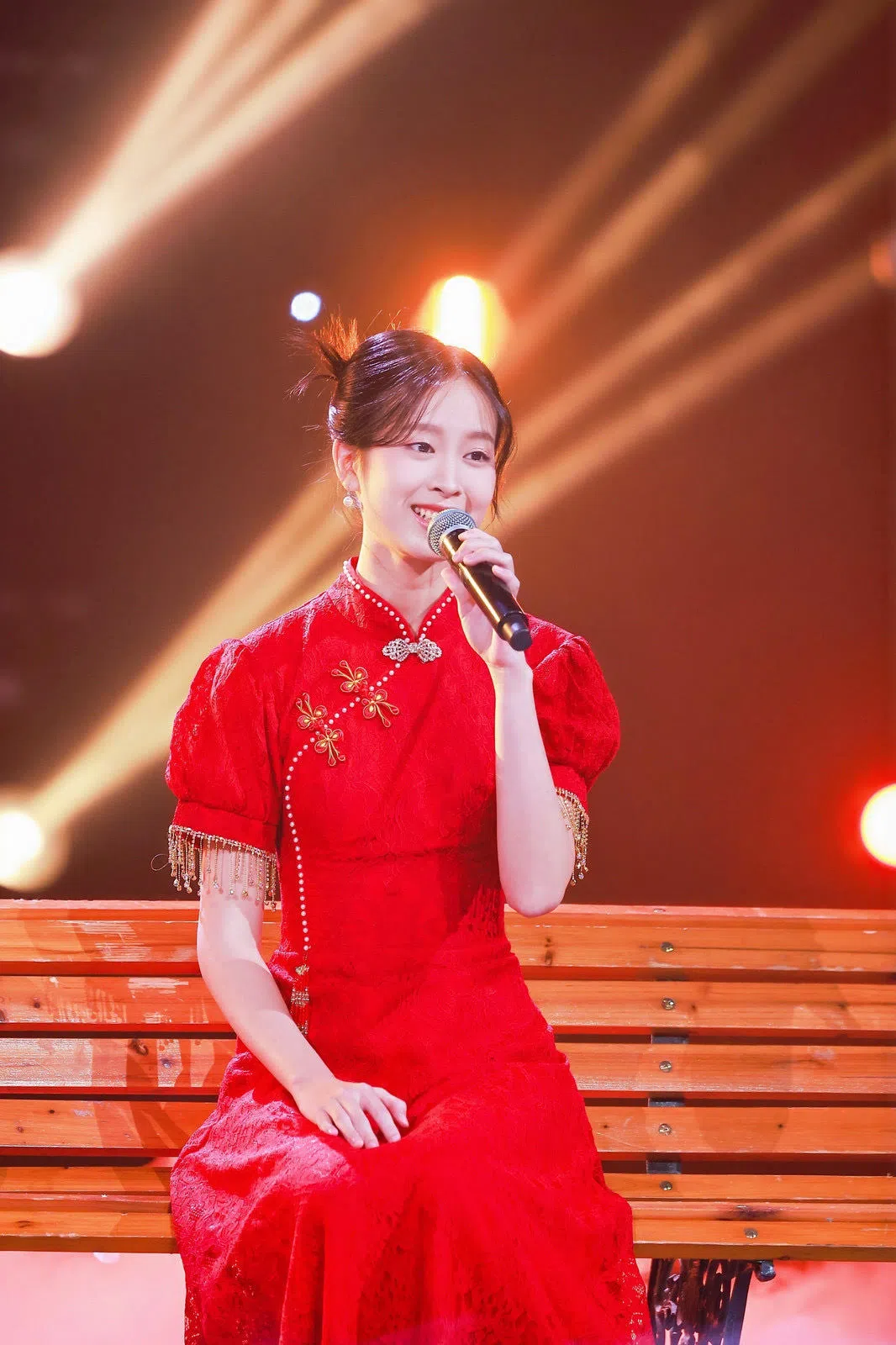 17岁的于可俐演唱《时间都去哪了》。（受访者提供）