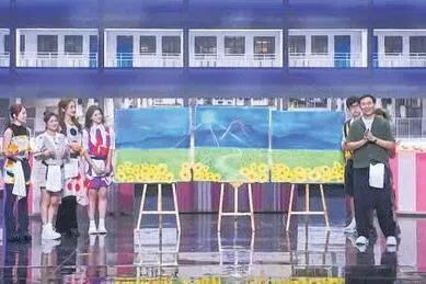 演出者的画作象征众人在困境中凝聚力量、寻找希望。（截自视频）
