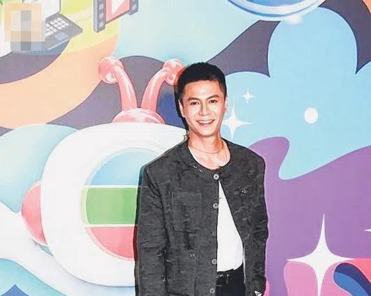 罗子溢乐当“奶爸”。（取自网络）