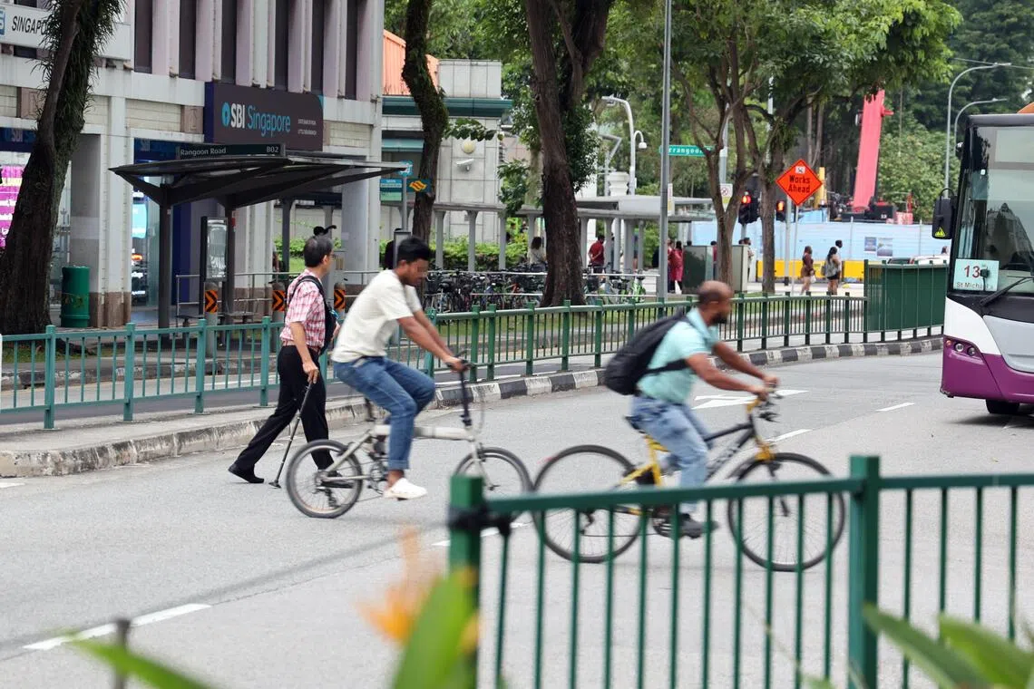 交通繁忙时，现场路况更混乱。（刘启成摄）