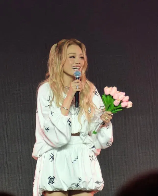 容祖儿获得粉丝献花。（互联网）