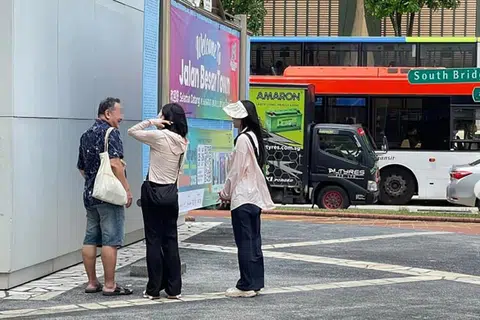 “蹭饭女团”再现牛车水 专向长者下手