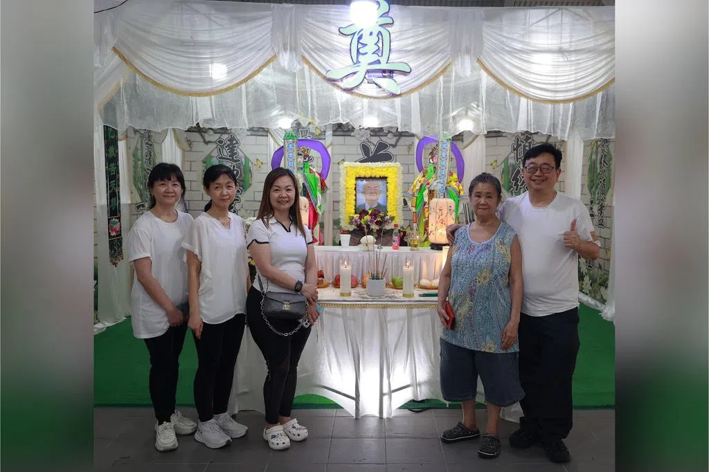 曾拥逾百报摊 “四大天王”报贩谢可畏逝世