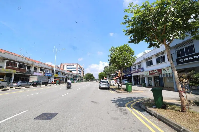 樟宜路一条街至少五家按摩院，其中暗藏春色，有“寻欢客”误入正规中医馆，苦等不到“好友”，最终尴尬退款离开。