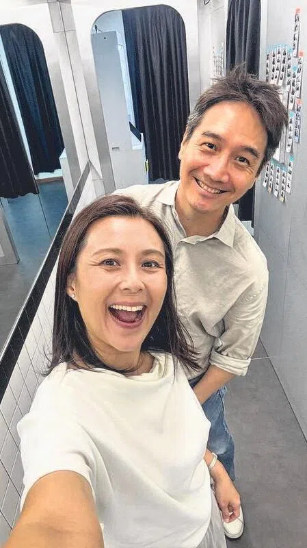 曾诗梅与老公唐育书。（取自艺人脸书）