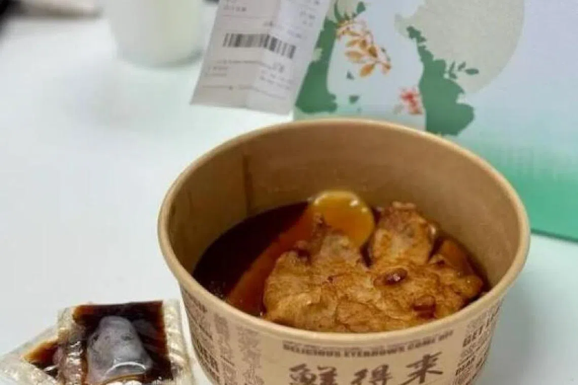 排骨年糕近日在外卖平台搜索量爆涨670%、外卖订单增237%。（取自网络）