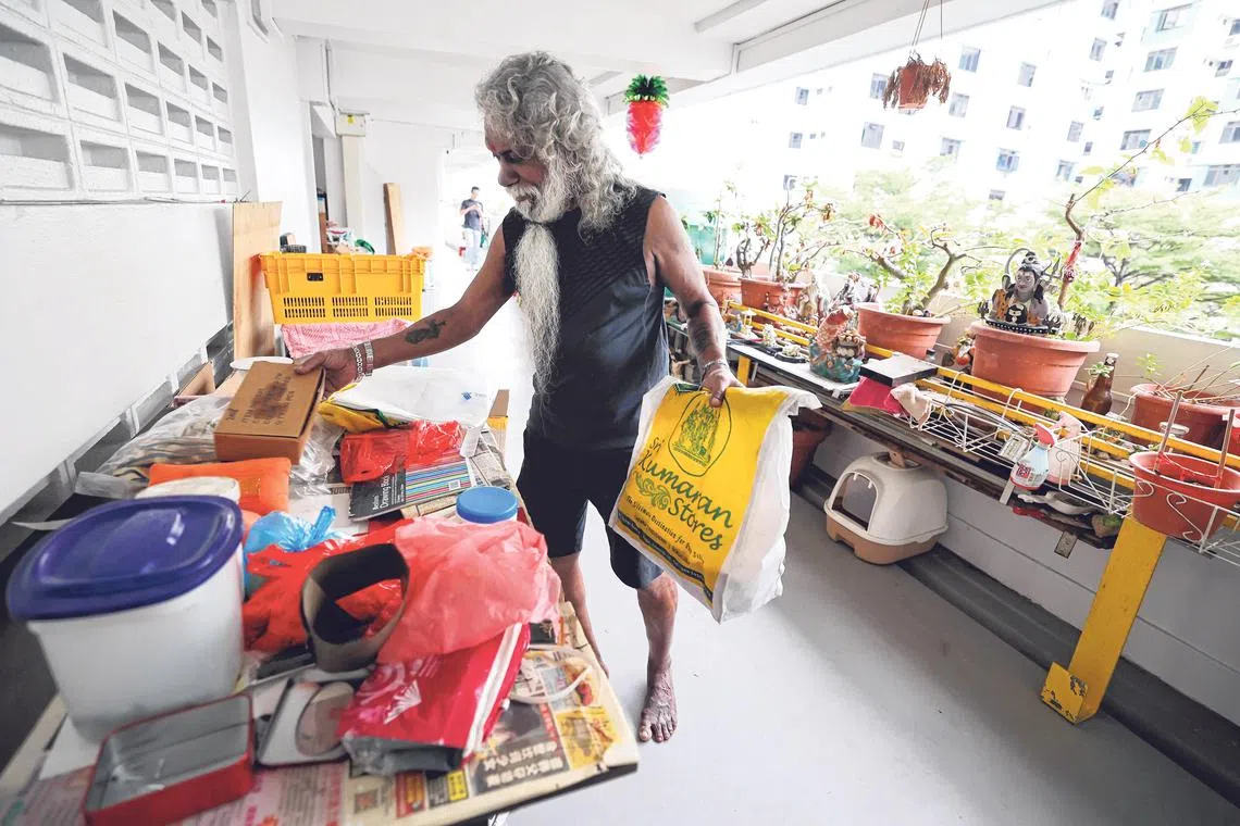 拉贾称，只有六尊神像是他供奉的。（刘启成摄）