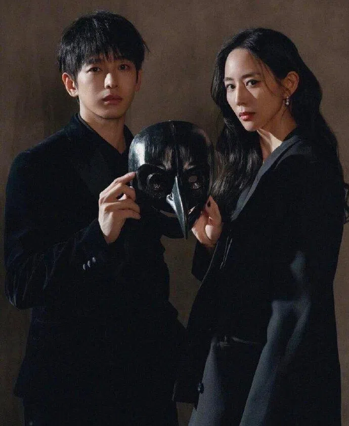 张钧甯与彭昱畅的姐弟情令人动容，戏外相处也轻松愉快。（互联网）