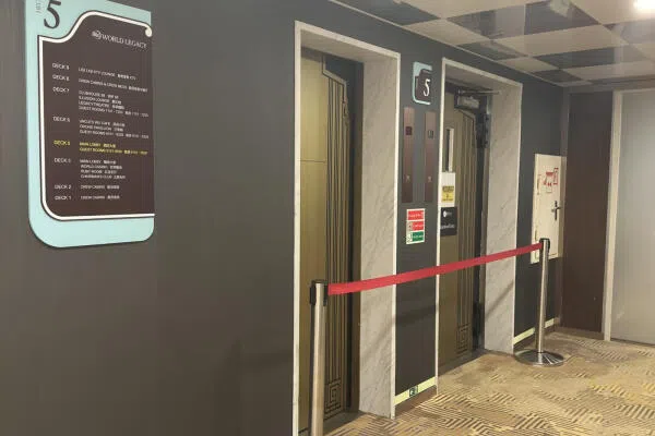 游轮上不少娱乐设施与活动都没开放。（取自网络）