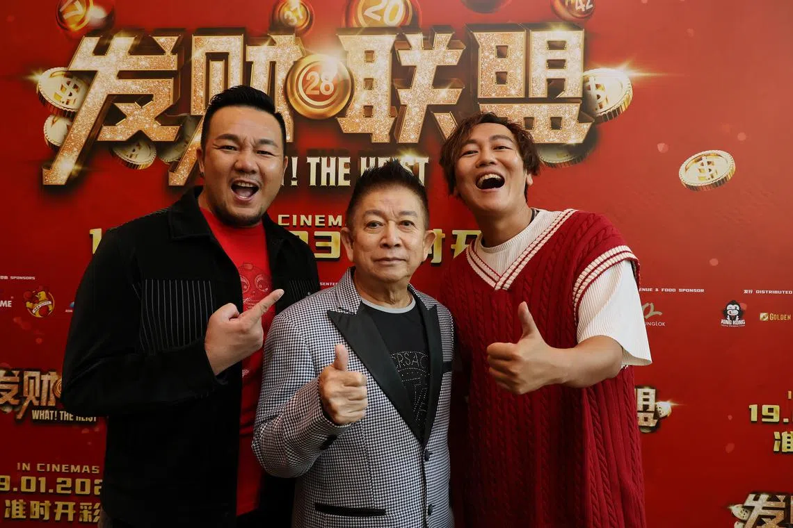 林德荣（左）曾参演去年上映的本地贺岁片《发财联盟》，合作演员包括程旭辉（中）和赖宇涵（右）。（档案照片）