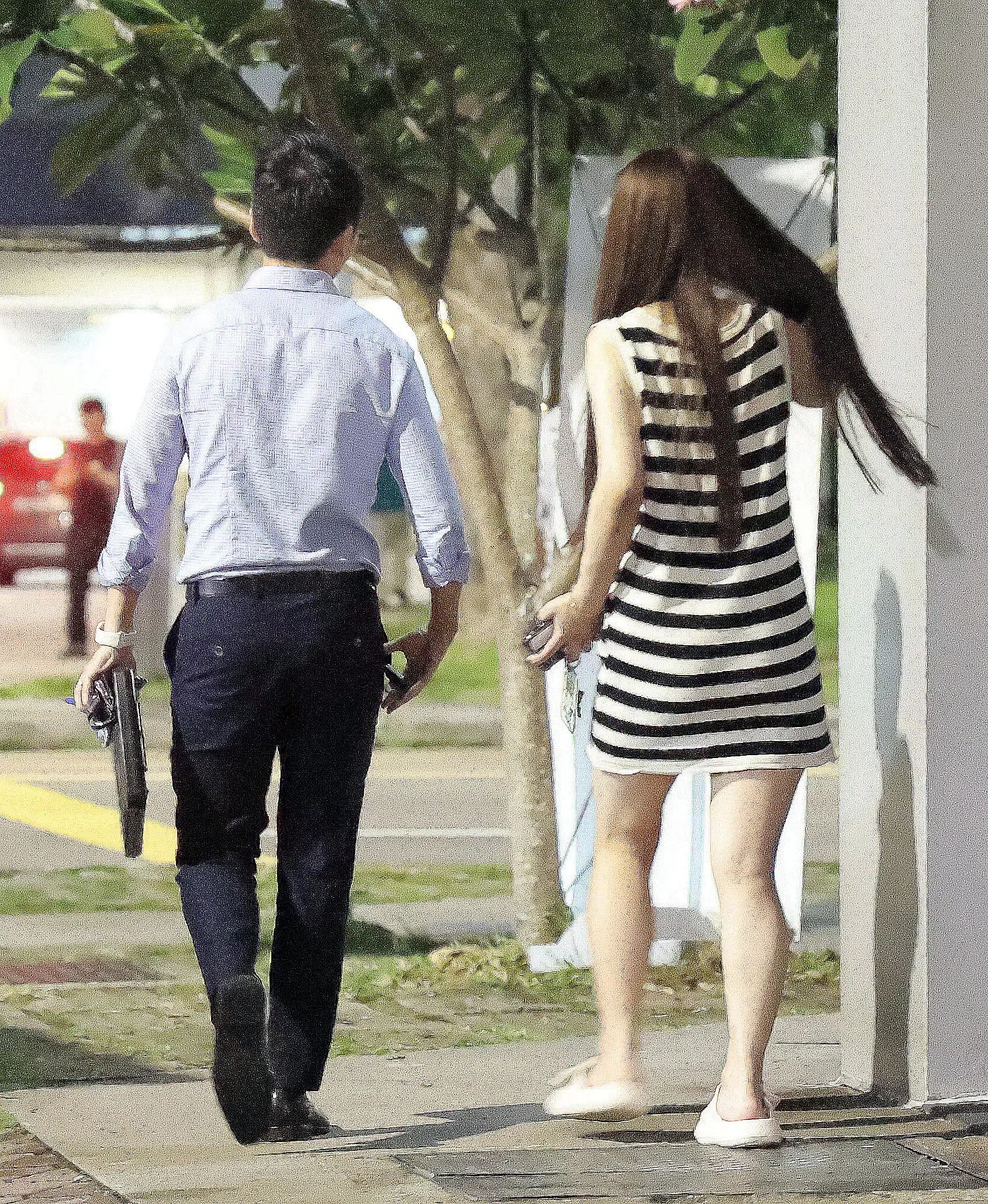 涉事女子与警方录口供。（曾美玲摄）