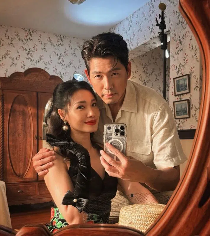 姚懿珊与陈罗密欧参演《小娘惹之翡翠山》。（取自网络）