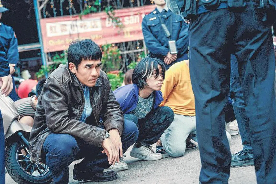 杨一展饰演人力资源公司仲介，为生存面对灰色地带。（取自网络）