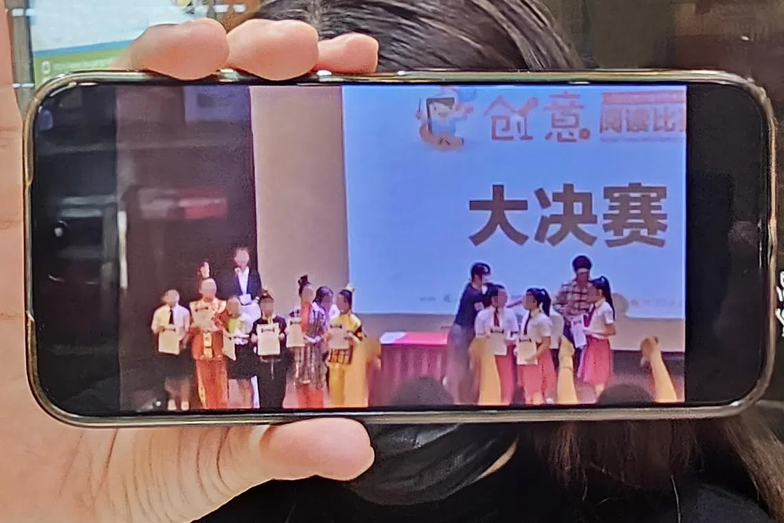 不愿具名的家长指有很多人目击此事，并拍下视频。（蔡振鸿摄）