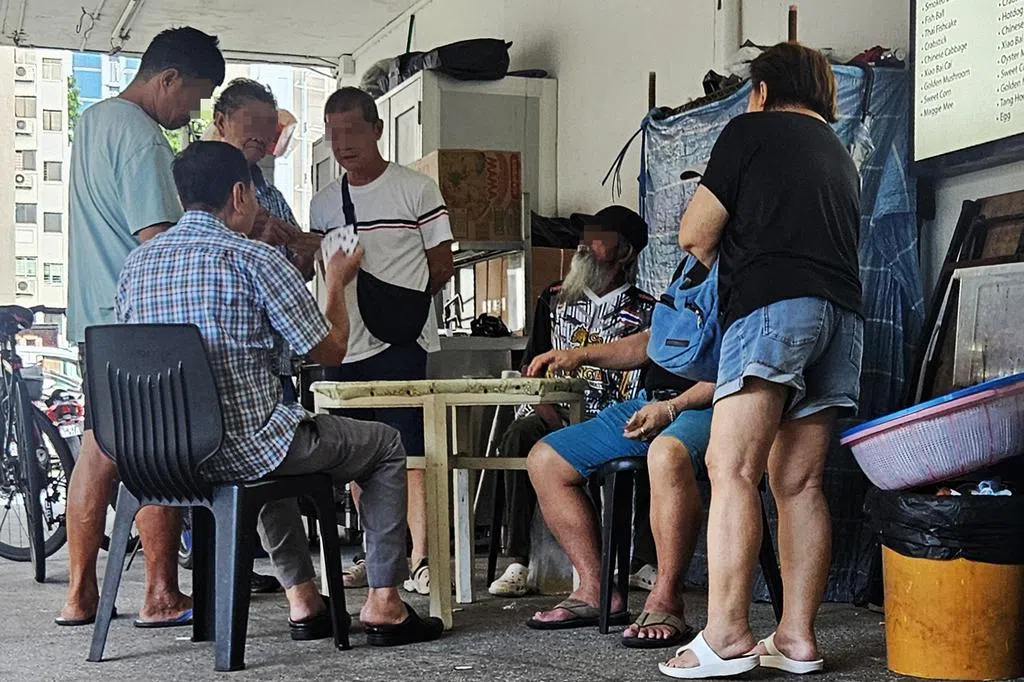 淡滨尼咖啡店旁 叔嫂开赌玩牌“搏杀”