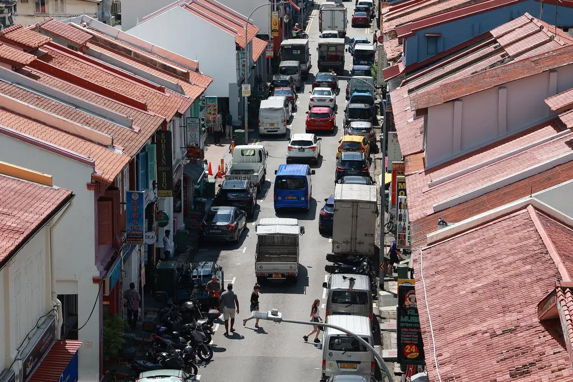 在美瑶街附近的南洛街（Dunlop Street），停车位同样供不应求。 （纪允贤摄）