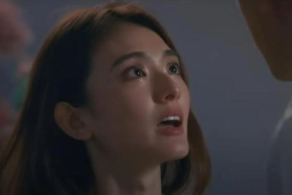 洪凌害怕到哭，但又带着愤怒、失望情绪的哭戏，让观众的情绪隔着屏幕也跟着被挑动起来。（取自网络）