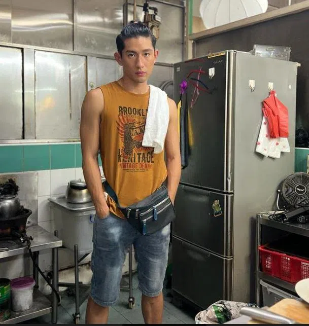 孙政与吴岱融演父子。（胡淑微摄）