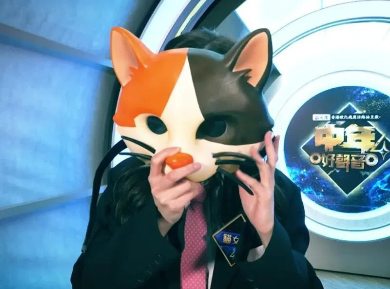 刘佩玥戴着猫的面具参赛，被称为“猫女郎”。（互联网）