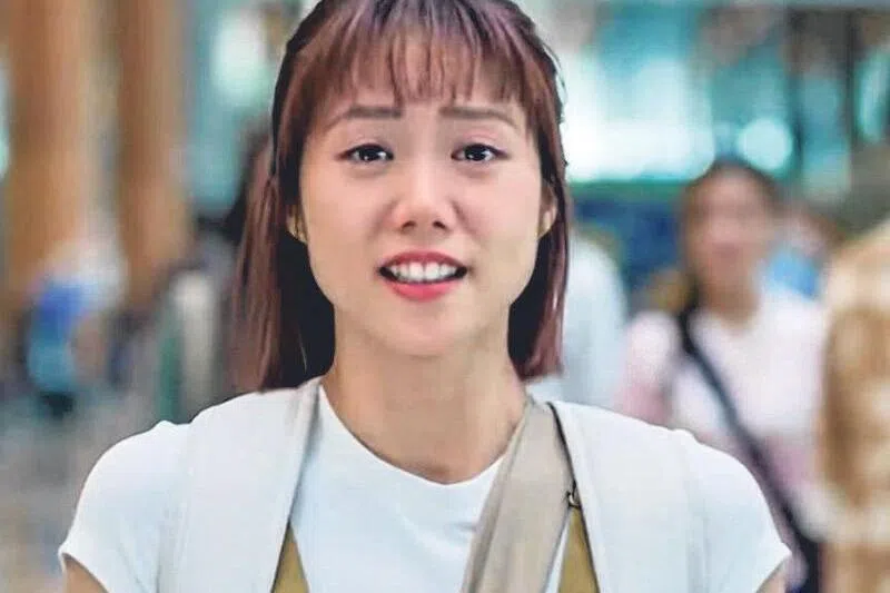 马䲰娗难忘机场离别戏。（视频截图）