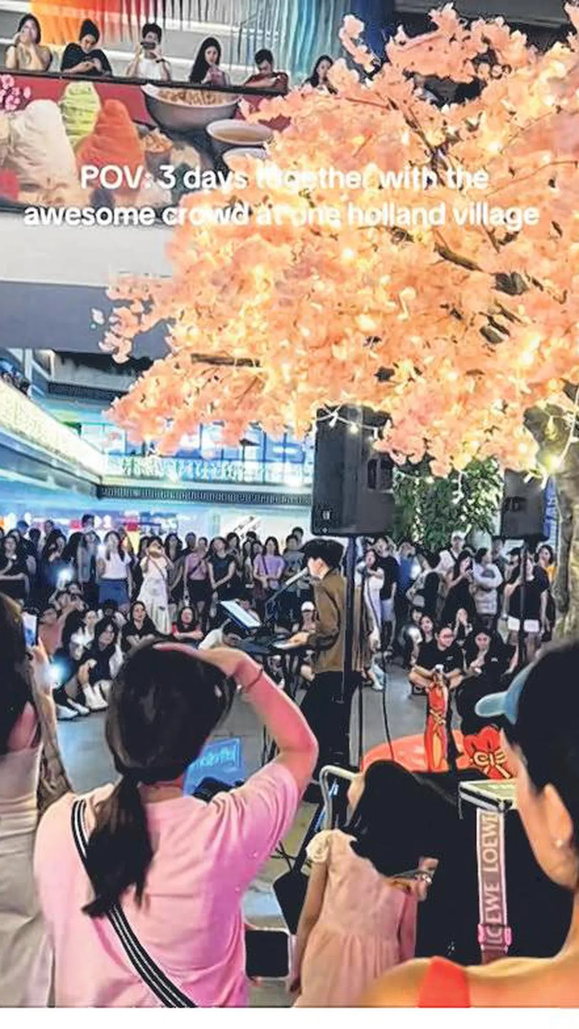 黄长俊演唱总是能吸引大批观众。（取自视频）