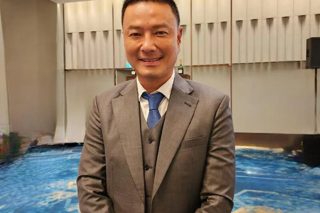 画画也直播 秦伟“一动一静”平衡生活 | 联合早报
