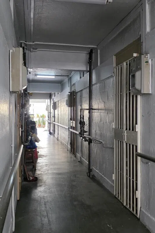 与被告同一层楼的邻居几乎都遭殃。（徐颖荃摄）