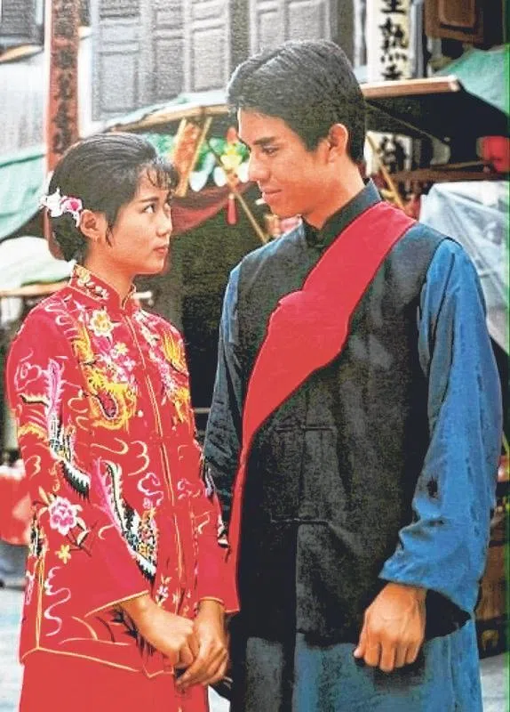 黄文永（已故）和向云在《雾锁南洋》有精湛的演出。（苏春兴提供）