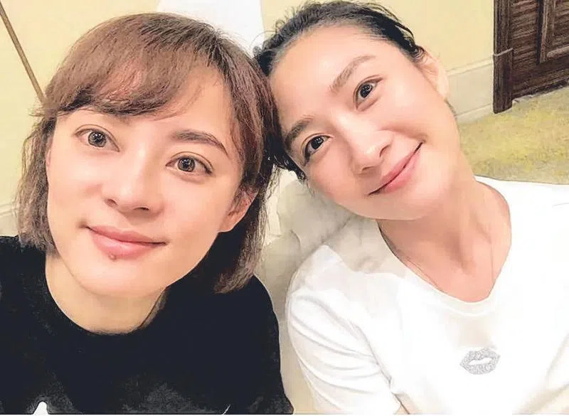 孙俪（左）与陶昕然是多年好友。（取自网络）