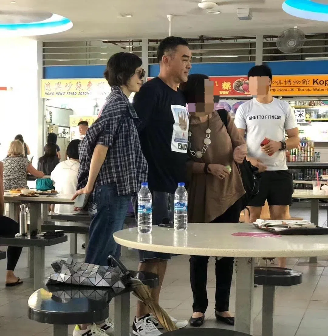 刘青云夫妇在2019年末，也曾被本地粉丝目击现身狮城。（互联网）