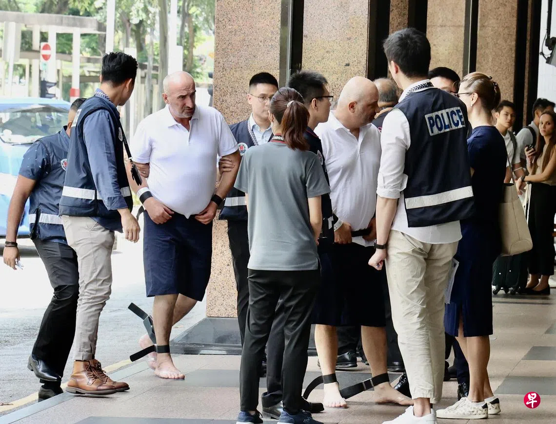 两男伪钞换真钞骗兑换商7万美元| 联合早报