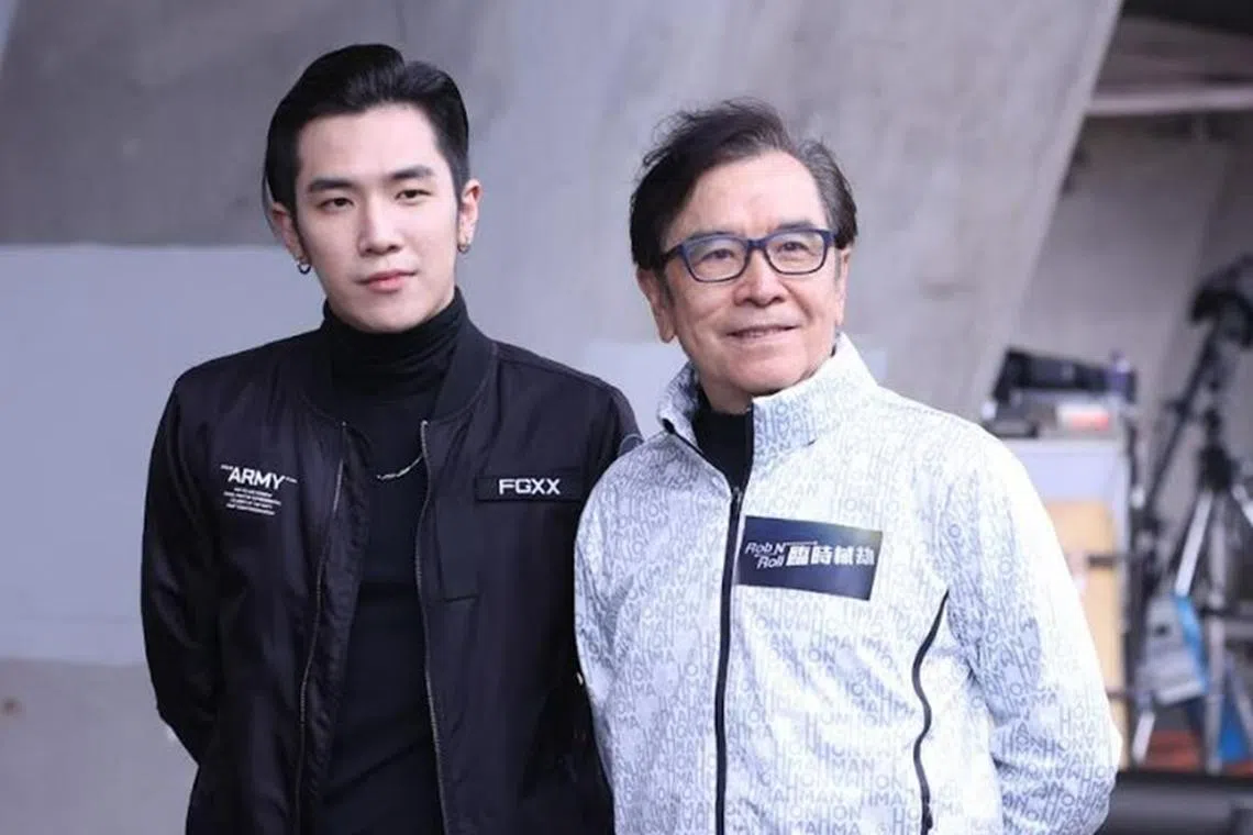 姜卓文（左）与姜大卫。（取自互联网）