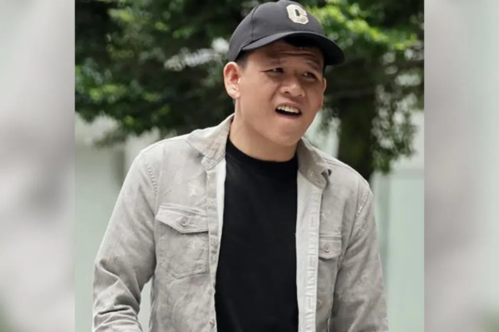 骑脚踏车进巴士站撞伤老妇 男子判罚4500元