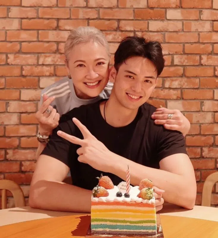 郑凯介被妈妈演技“吓到” 。（艺人IG）