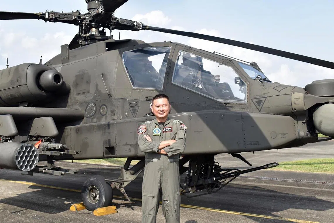 张国胜是本地首批阿帕奇攻击直升机飞行员。（受访者提供）