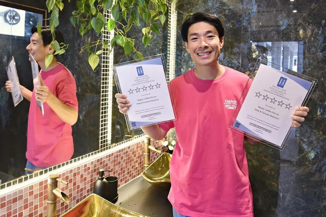 咖啡店厕所获“五星好评”，杨志龙对此相当欣喜。（受访者提供）