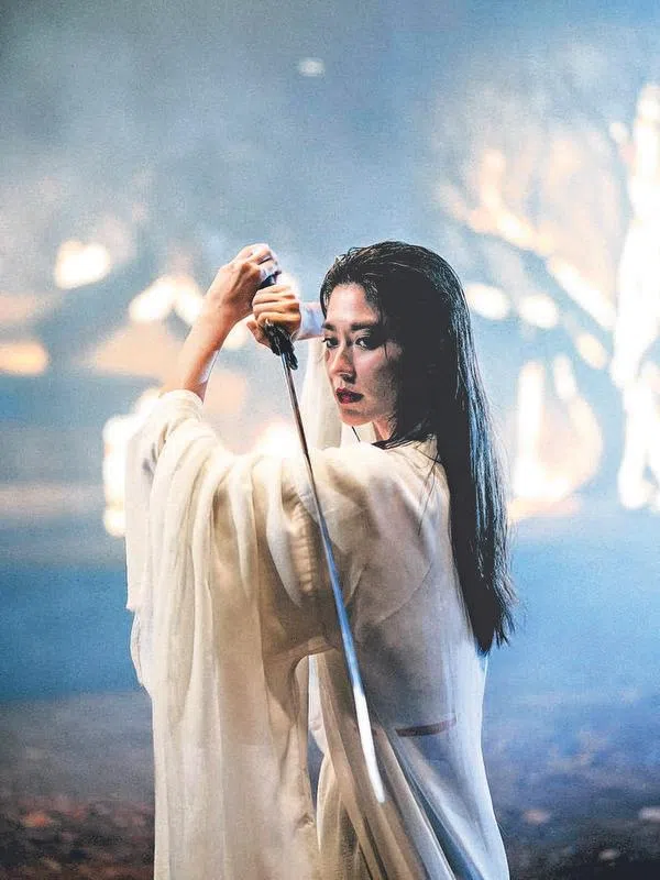 张嘉轩在片中饰演一名被狐妖上身的白领。（Joel Lim studio）