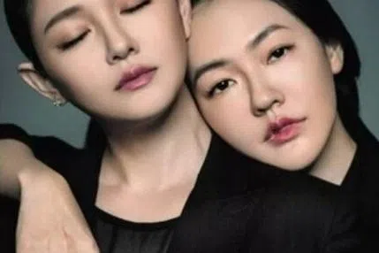 徐熙娣（右）与姐姐大S感情要好。（互联网）